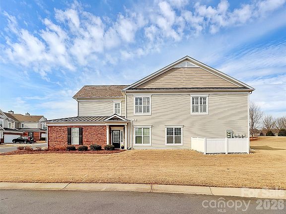 2nd image of 44424 Oriole Dr Unit 200