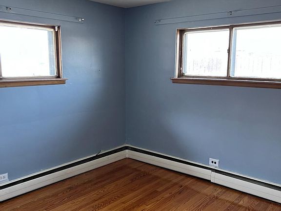 4th image of 9437 Burlington Ave APT 1