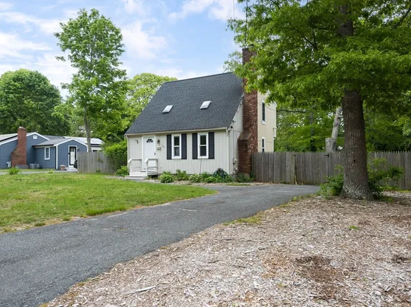 100 Kelley Rd, Barnstable, MA 02630