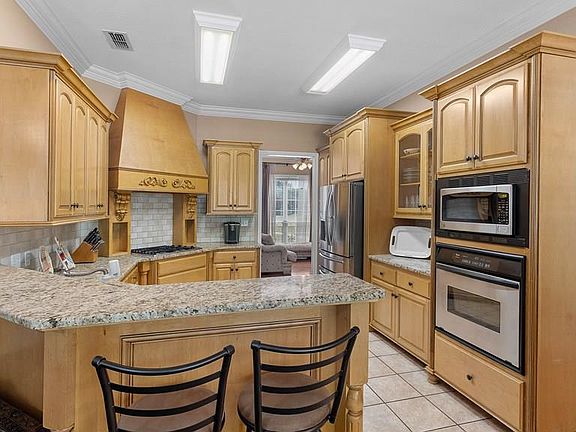 4th image of 6406 Springwood Cir