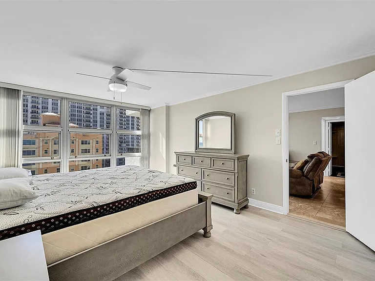 525 N Ocean Blvd #919 — Photo 11