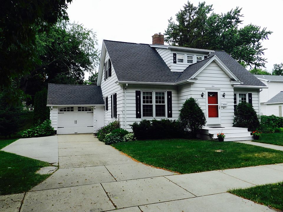 1st image of 104 Westlawn Ave