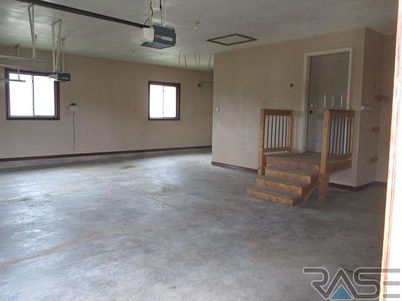 2nd image of 1105 W Tradewinds St
