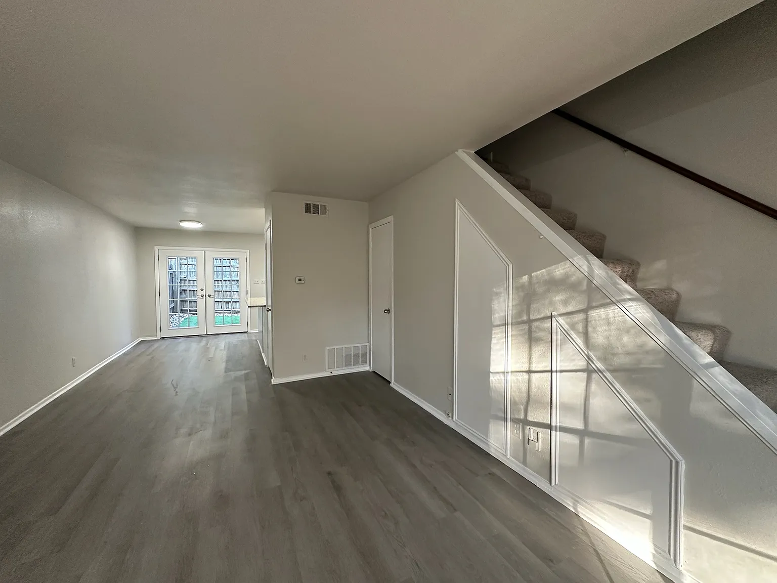 1912 Lightsey Rd — Photo 2