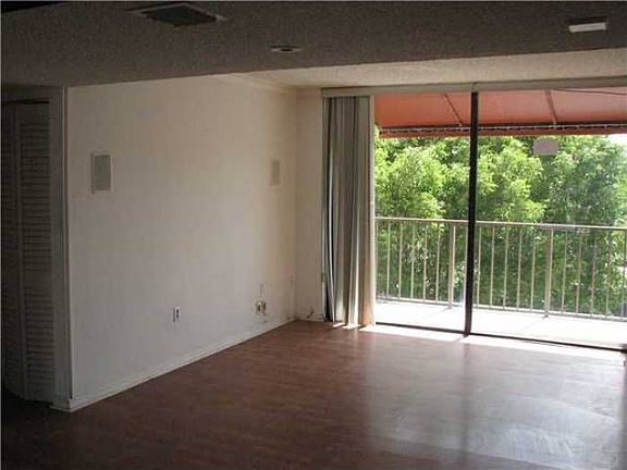 INTERIOR LIVING SPACE