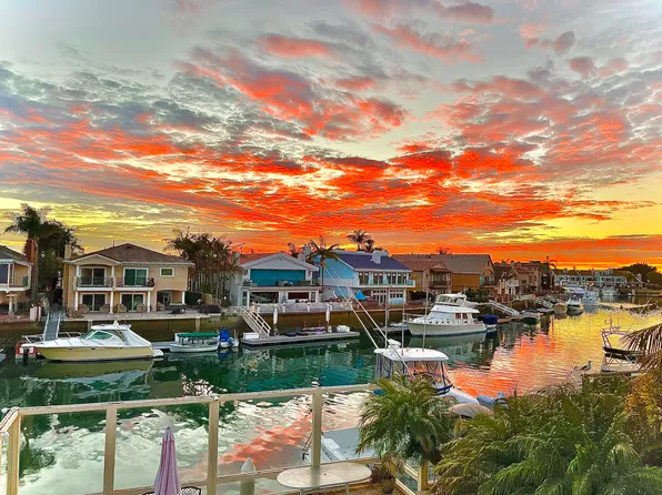 16171 Santa Barbara Ln, Huntington Beach, CA 92649