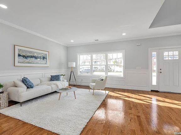 4th image of 132 N Bergen Pl