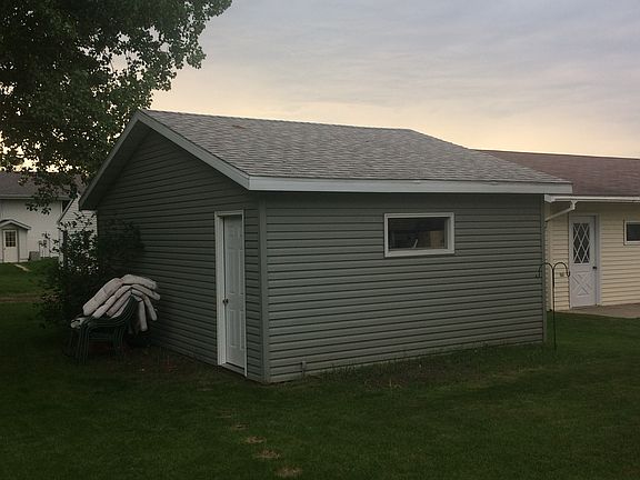 Detached Garage