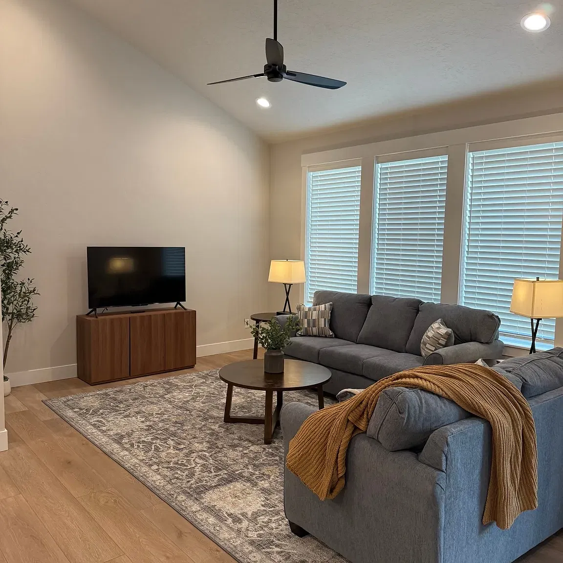 3 bed, 1718 sqft, $3,700 — Photo 3