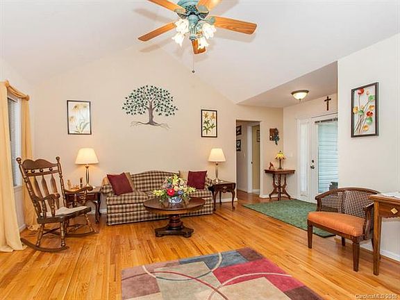 4th image of 2390 Rosemont Ct