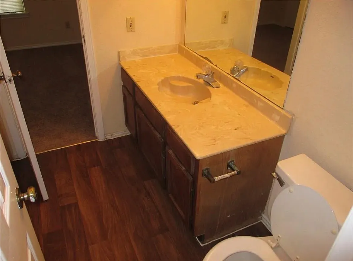 2 bed, 1.5 bath, 1104 sqft, $1,300 — Photo 3