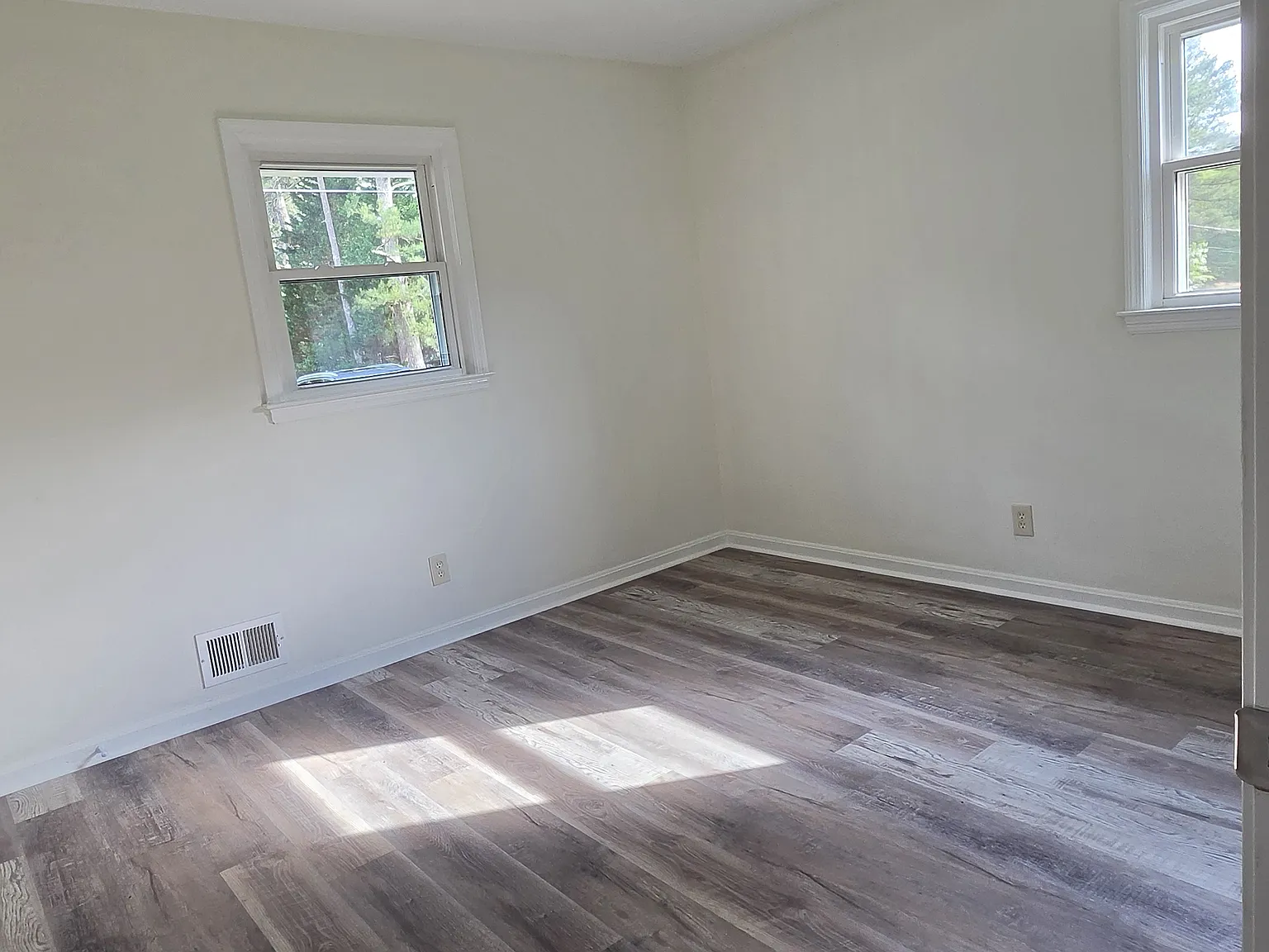 2 bed, 700 sqft, $1,575 — Photo 3