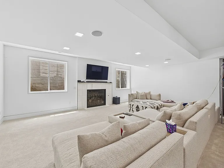 155 N Southmoor Dr — Photo 9