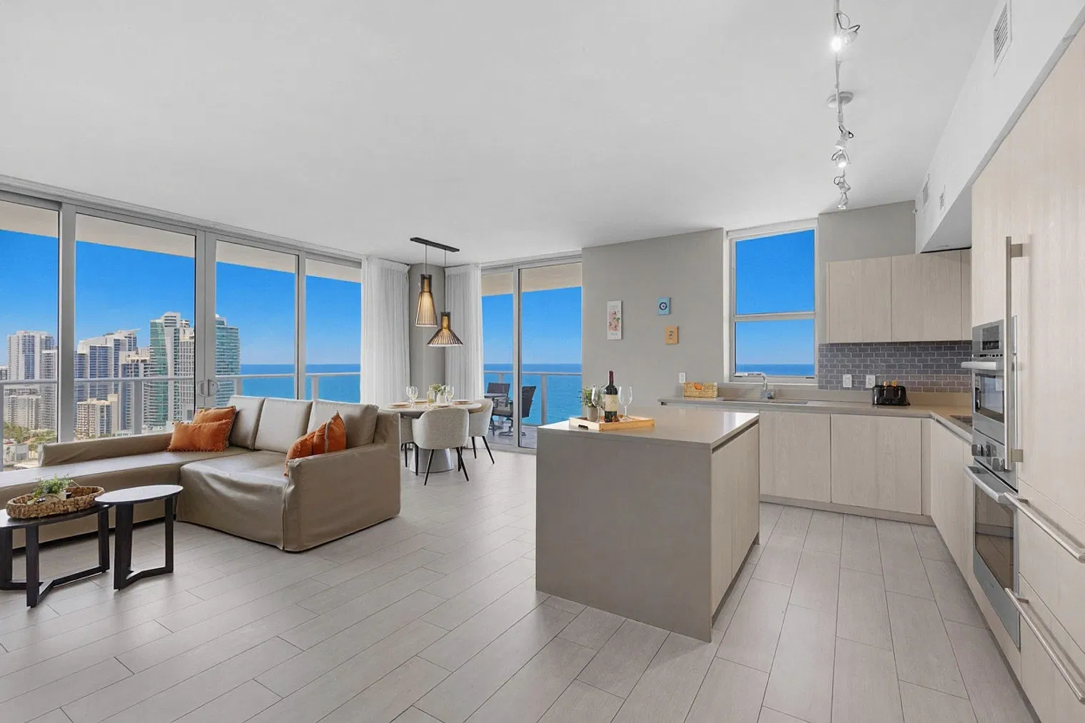 2 bed, 2.0 bath, 1097 sqft, $10,181 — Photo 1