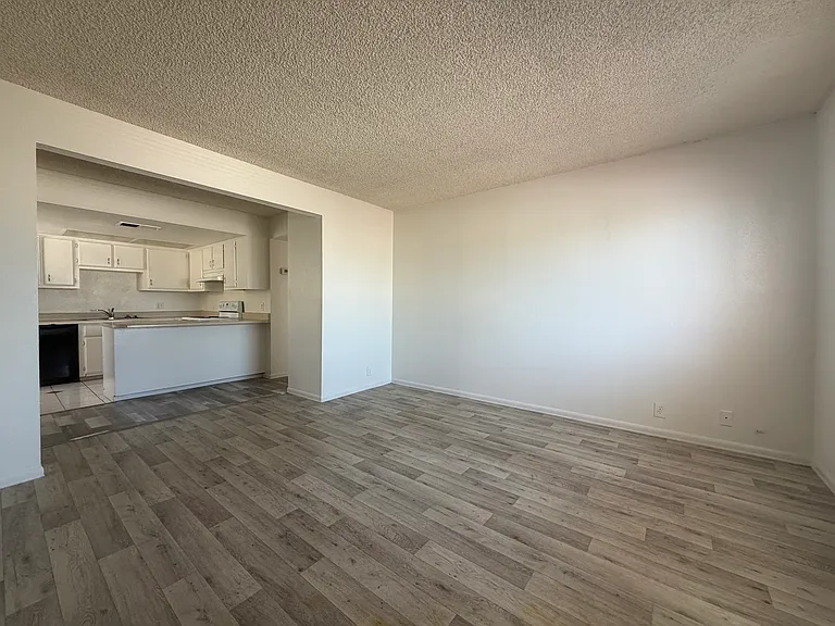 3205 E Earll Dr #7 — Photo 5