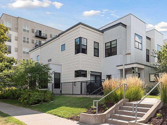 3rd image of 2828 Aldrich Ave S Unit 3