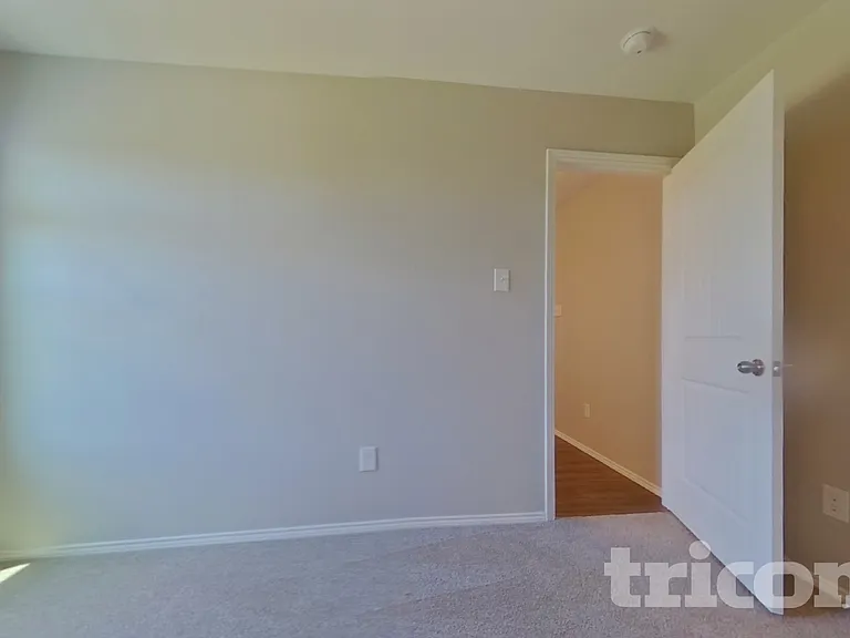 405 Falling Star Dr — Photo 8