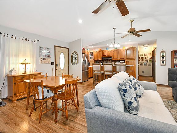 3rd image of 113 Porter Ave