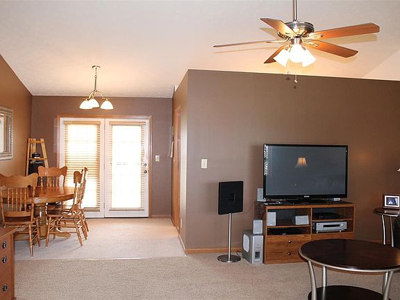 4th image of 124 Harter Dr E