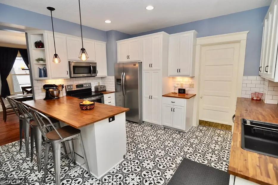 4 bed, 1680 sqft, $1,950 — Photo 2
