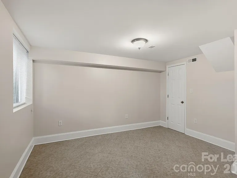 2525 Runnymede Ln — Photo 9