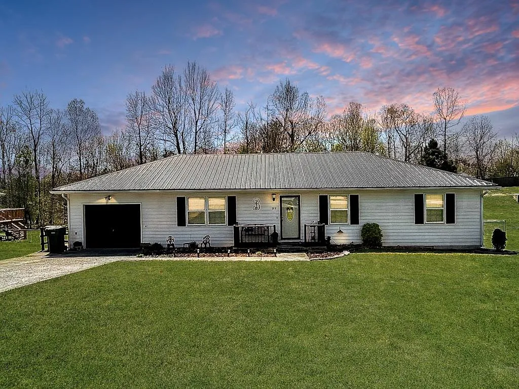 88 Hickory Hollow Dr photo 1