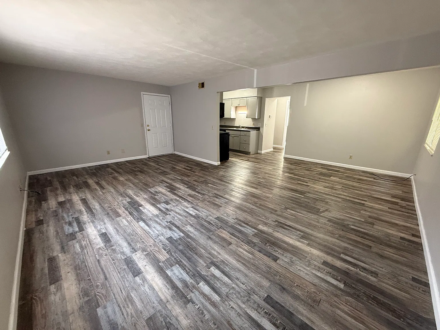 19 Nottingham Ln — Photo 3