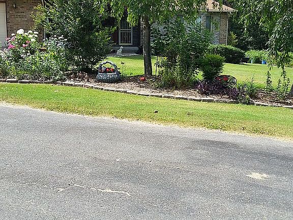 2nd image of 5 Lockhart Cir