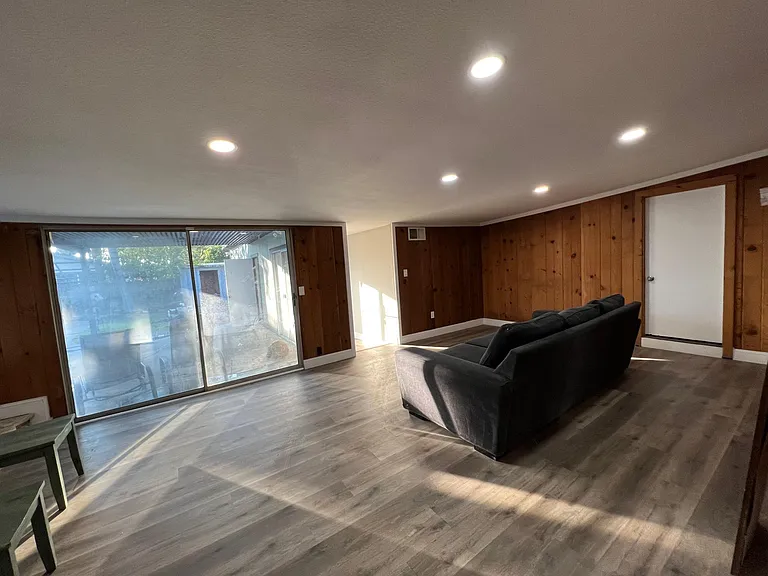 1116 E Fremont Ave #A — Photo 9
