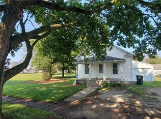 411 & 407 4th St, Perry, IA 50220