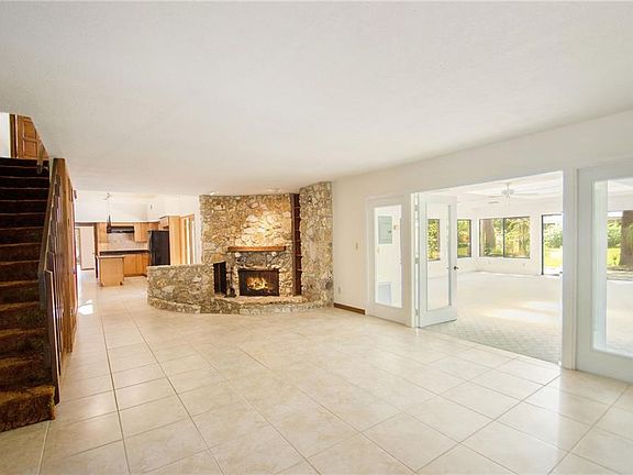 5th image of 134 Wisteria Dr
