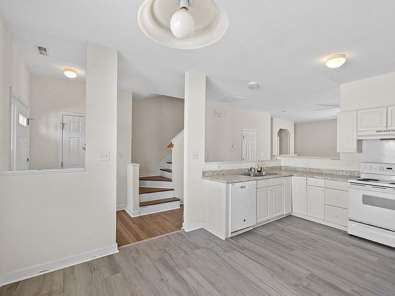 3rd image of 8309 Glenwood Springs Ct