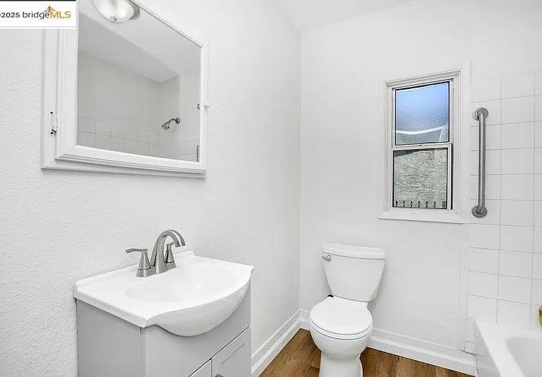 1012 G St — Photo 11