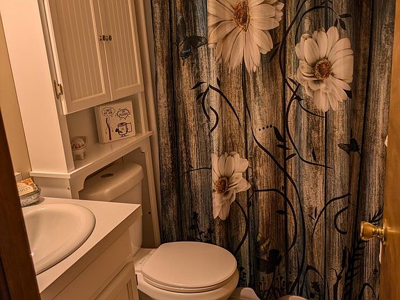 3rd image of 8210 Camfield Cir