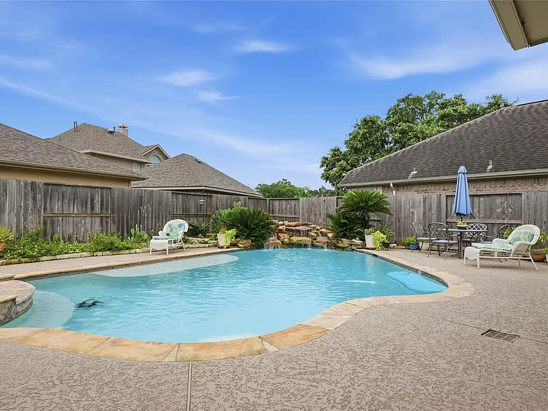 1010 Bringewood Chase Dr — Photo 42