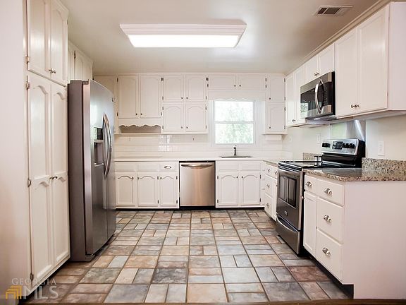4th image of 220 Sandy Lake Cir #B