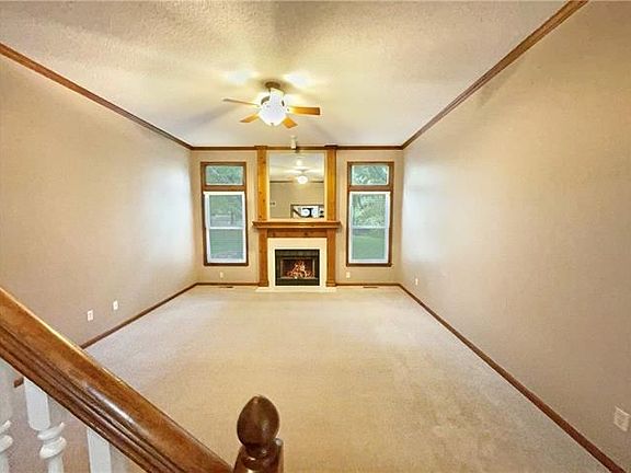5th image of 916 SW Southgate Ct