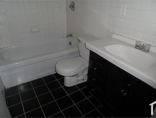 3rd image of 595 S Royal Crest Cir