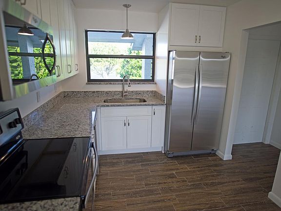 2nd image of 1250 SE Parkview Pl APT C8