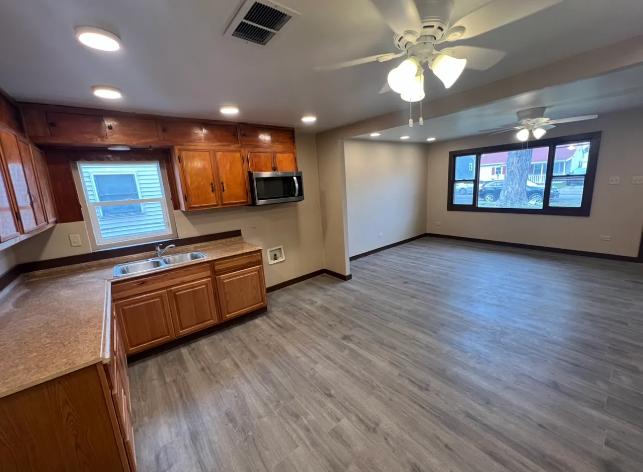 4 bed, 2250 sqft, $1,895 — Photo 1