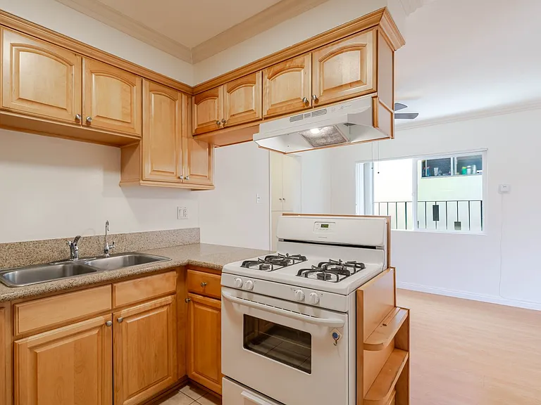 340 W Doran St #8 — Photo 10
