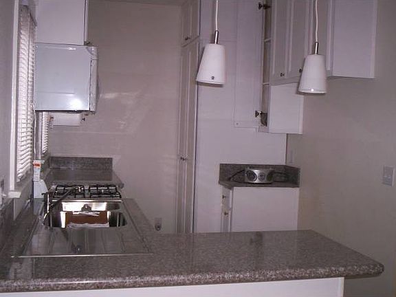 Custom Granite & Cabinets