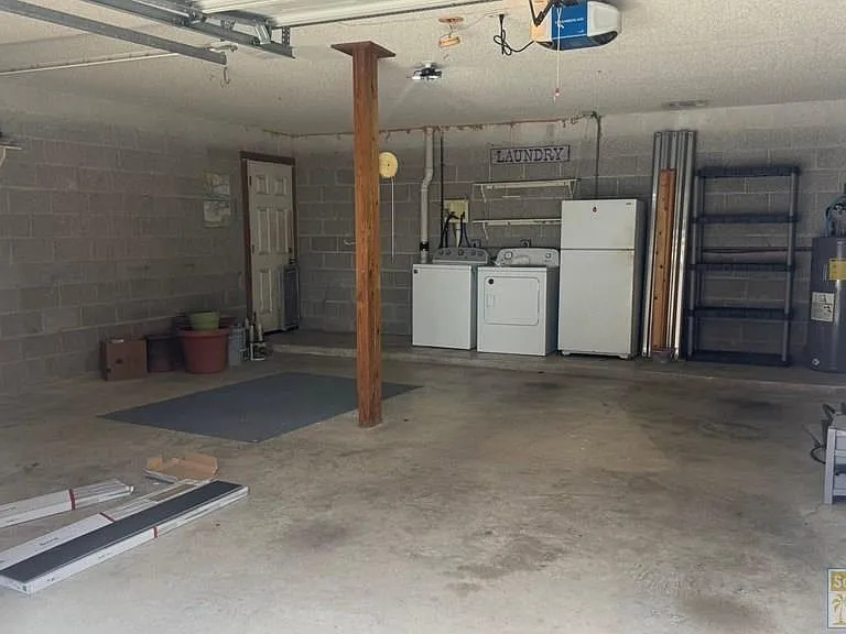 108 W Capricorn Dr — Photo 30