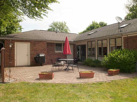 3rd image of 3703 Moss Hill Dr