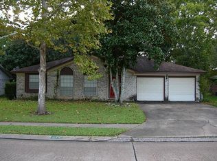 714 Sycamore St, Lake Jackson, TX 77566