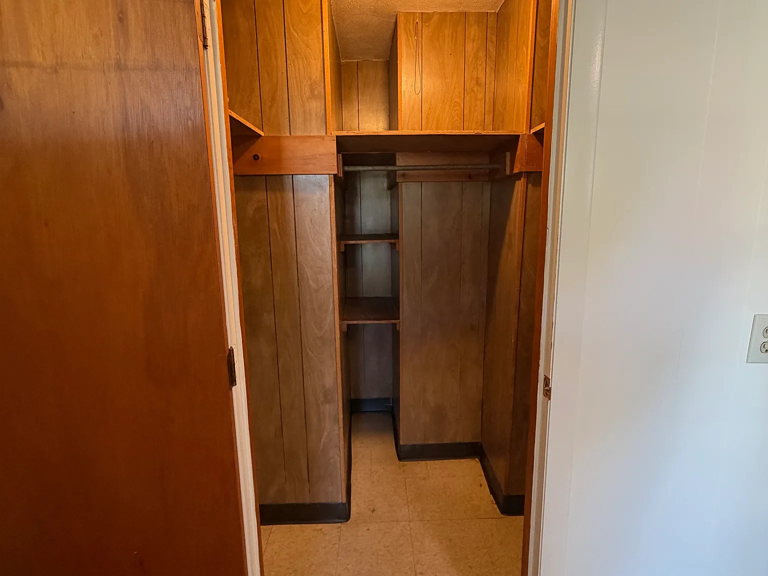 Studio, 300 sqft, $1,300 — Photo 4