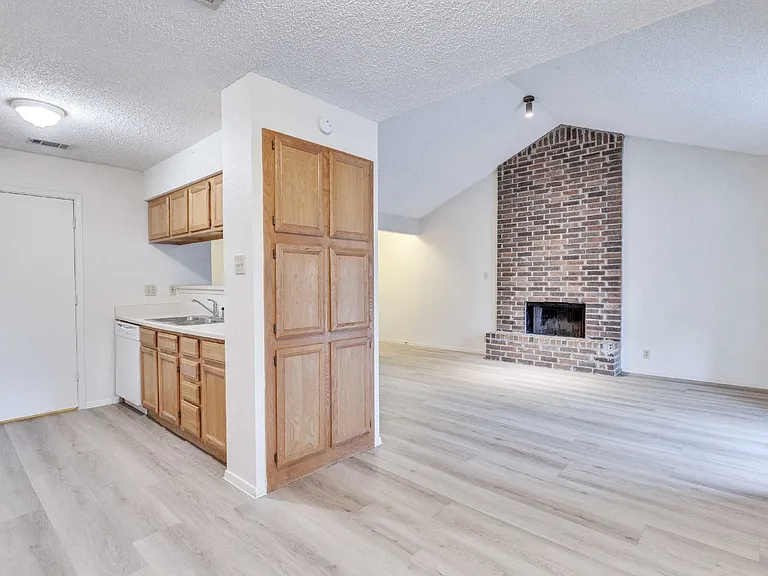 11900 Alpheus Ave #C — Photo 5