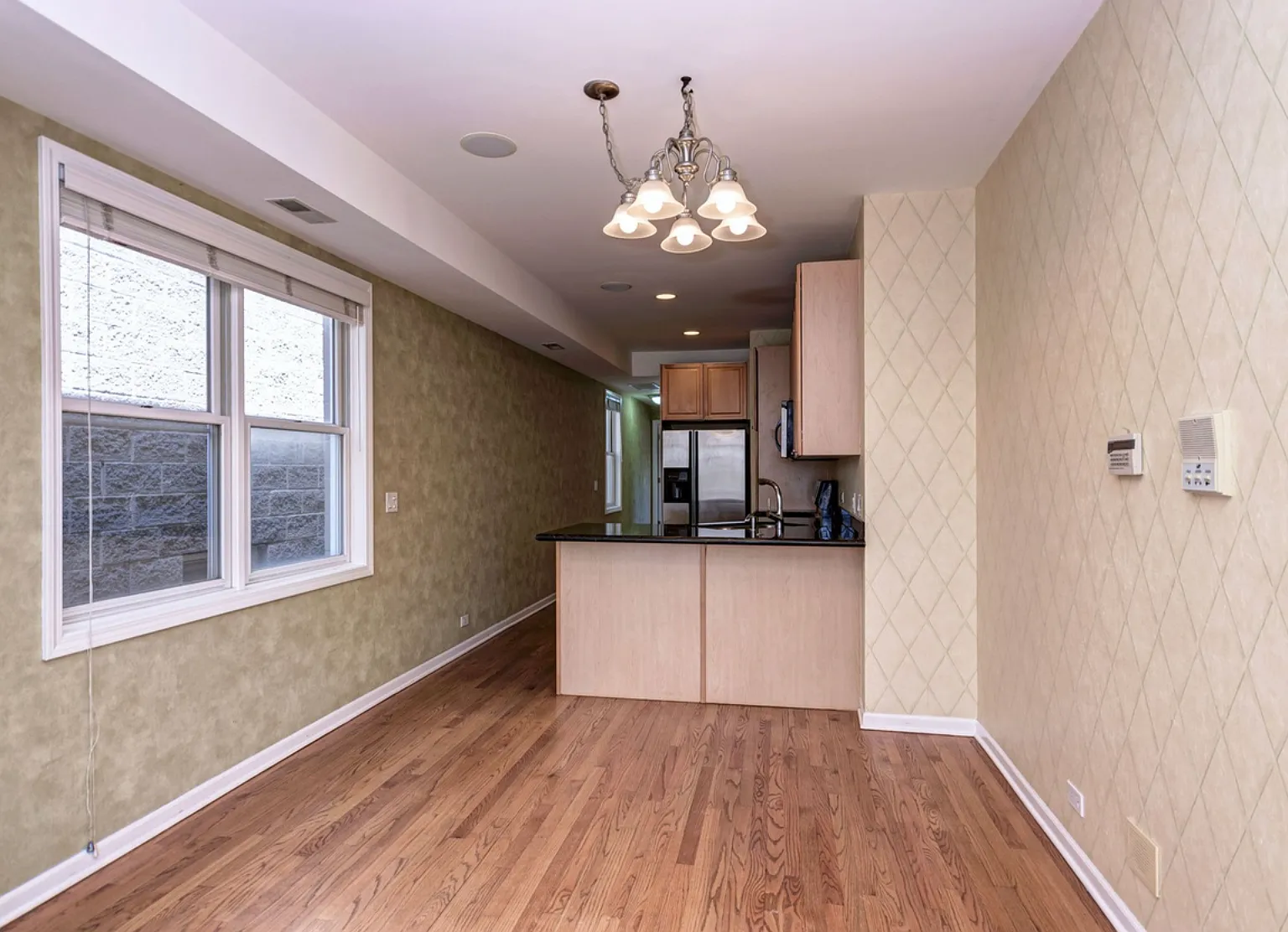 3 bed, 2200 sqft, $4,450 — Photo 4