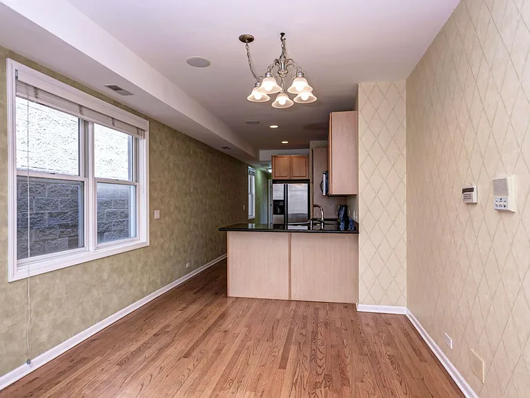 3748 N Clifton Ave — Photo 4