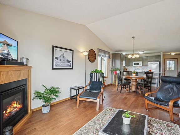 3rd image of 300 Wildwood Cir